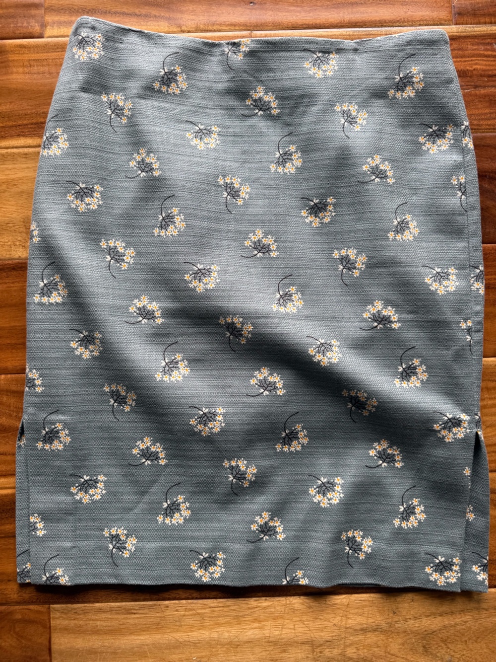 LOFT Outlet Floral Pencil Skirt Size 10 NWT Side Slit